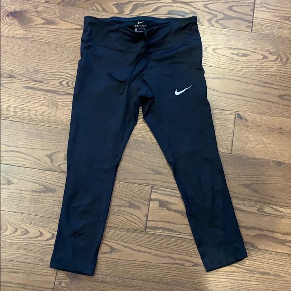 Nike Pants - Nike active capri leggings